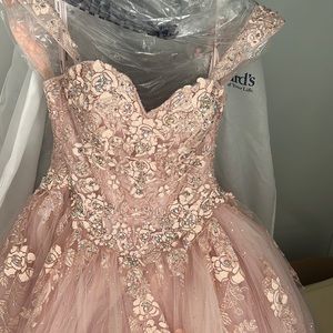 Morí Lee Sweetheart Quinceañera blush pink,s size 4,fit someone of size 0 to 2